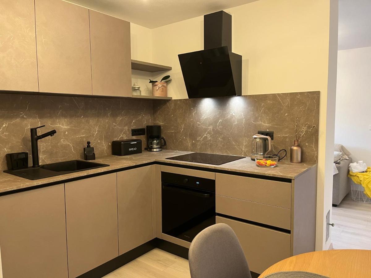 Apartment A & N With Free Private Parking プーラ エクステリア 写真
